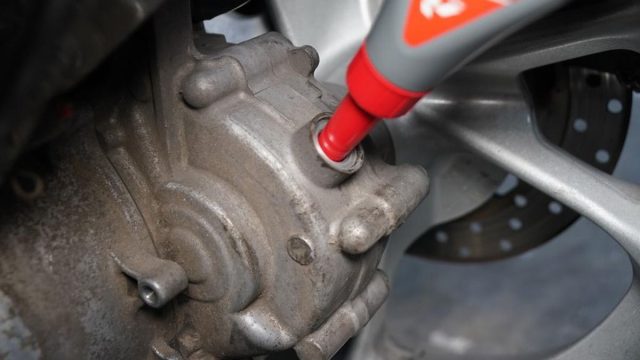 Kapan Waktunya Mengganti Oli Gardan Motor Matic?